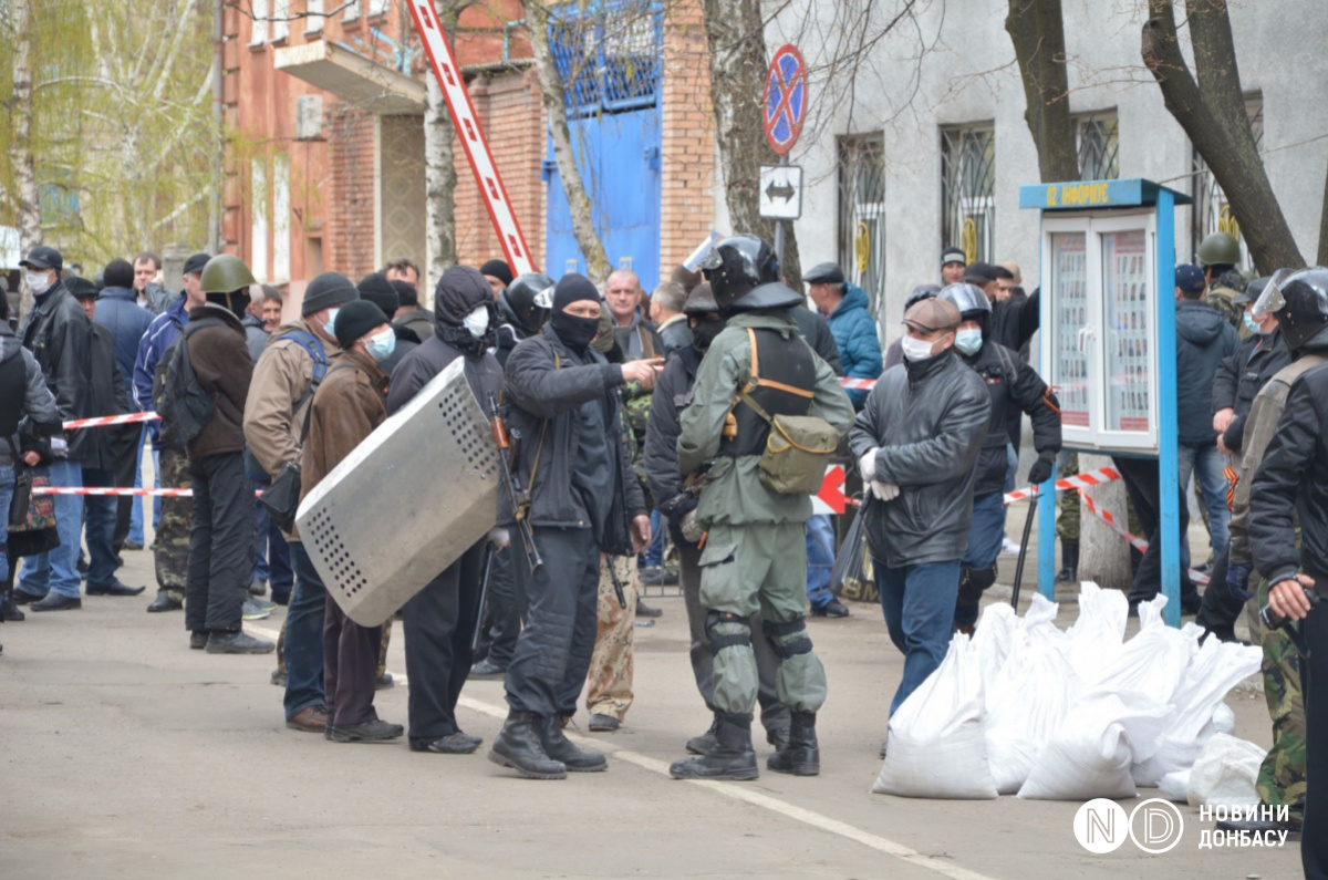 Захват Славянска боевиками в 2014 году. Фото: Дмитрий Журавлев