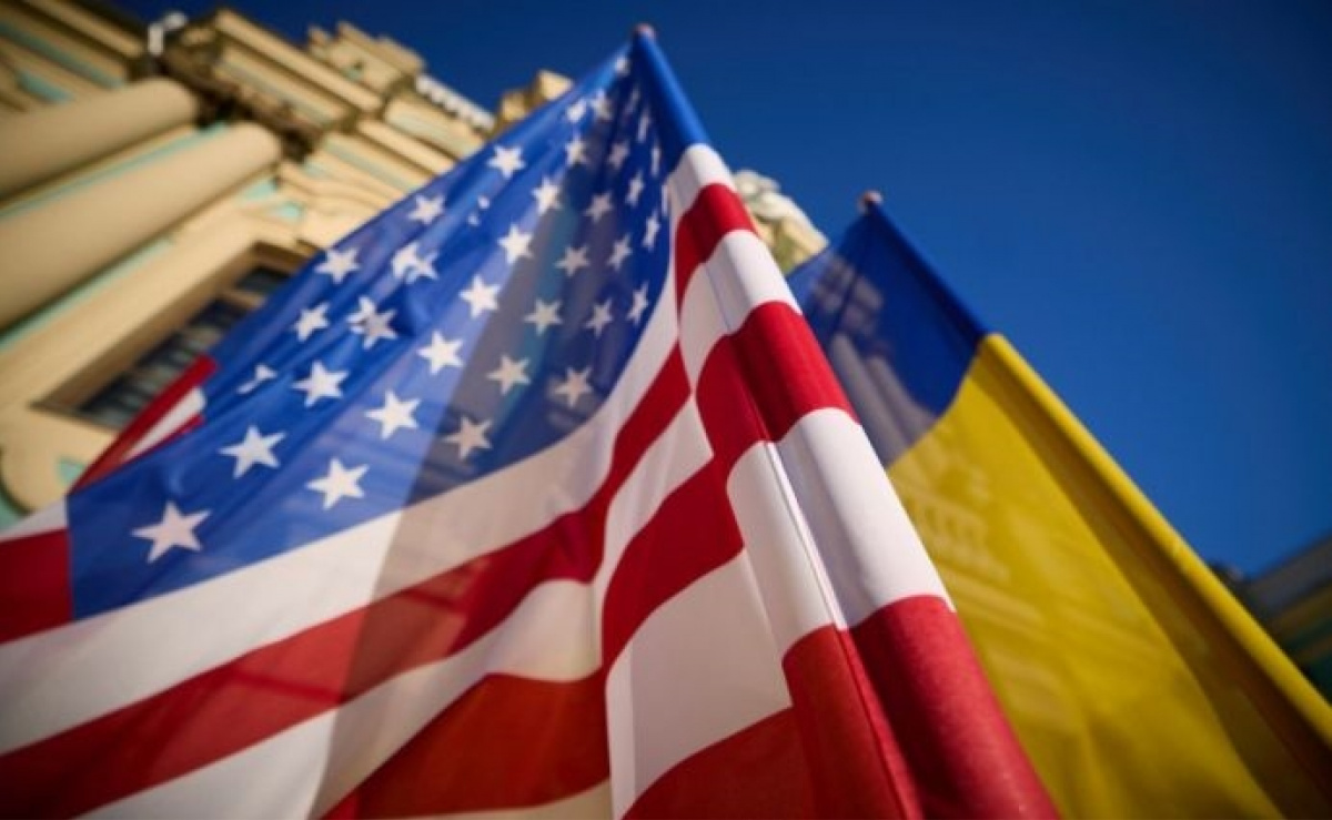 Прапори США та України. Фото: president.gov.ua