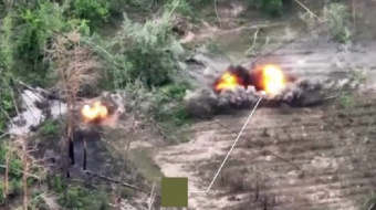 Удар по «Васильку»: дрон і 155 мм снаряд. Фото: кадр із відео