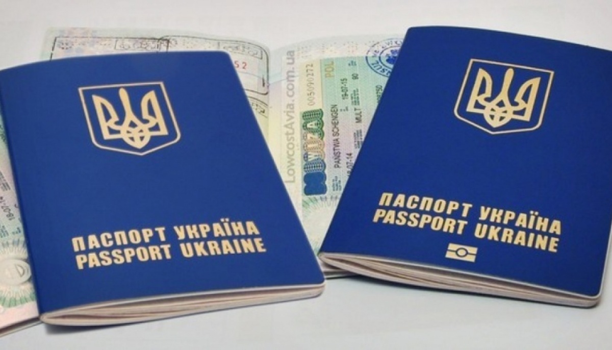 Загранпаспорта для переселенцев и жителей неподконтрольного Донбасса: станет ли когда-нибудь проще?
