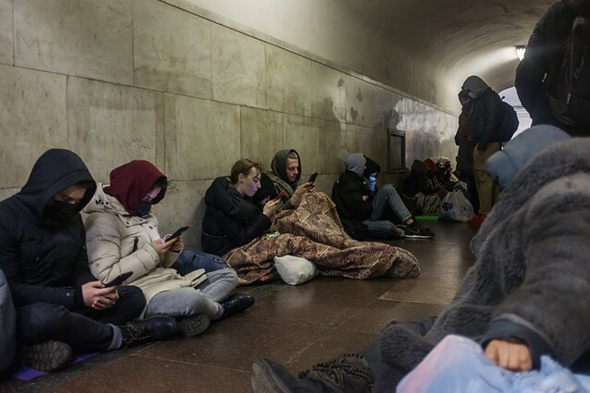 Украинцы, укрывшиеся в Киевском метро во время воздушной тревоги. Фото: B. Gerdžiūno / LRT nuotr
