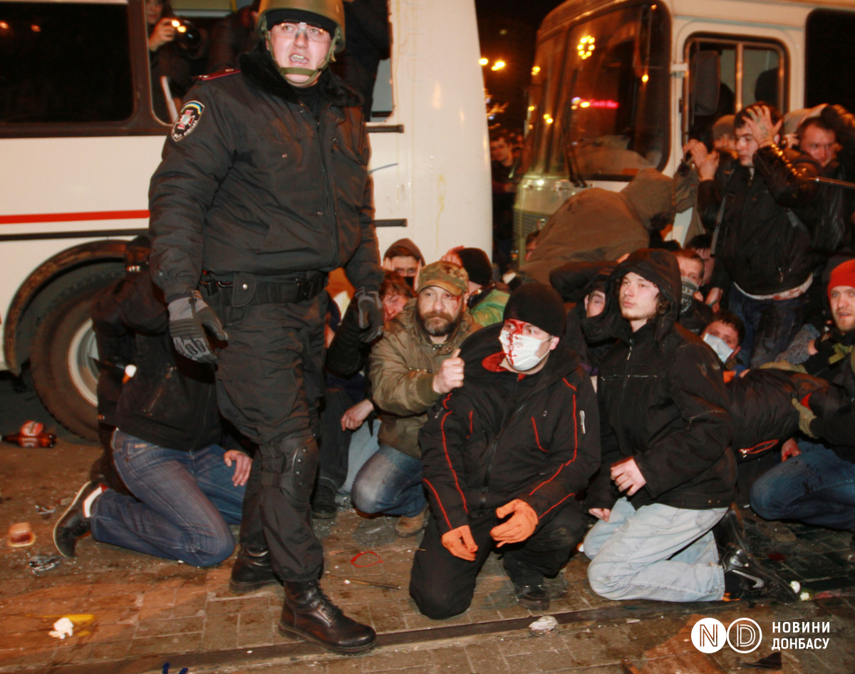Нападение на участников проукраинского митинга в Донецке 13 марта 2014 года. Фото: Сергей Ваганов

