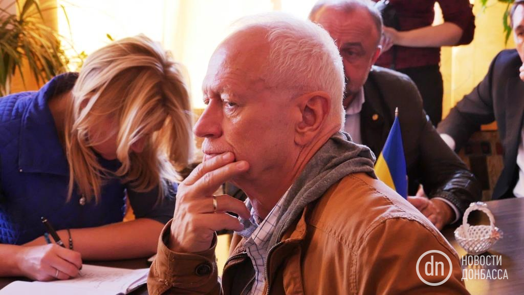 Україні необхідно допомогти зброєю: Депутати Європарламенту відвідали Мар'їнку (ФОТО) - фото 1