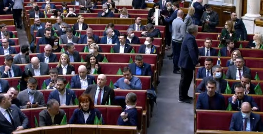 Народні депутати прийшли на засідання Верховної Ради в масках. Фото