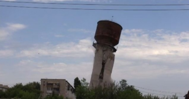 В Попасной на Луганщине взорвали водонапорную башню