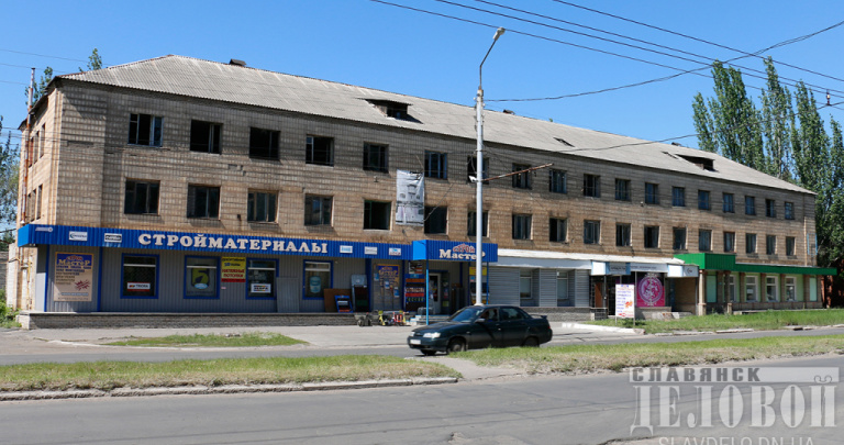 В Славянске почти год не могут найти подрядчика на реконструкцию жилья для переселенцев