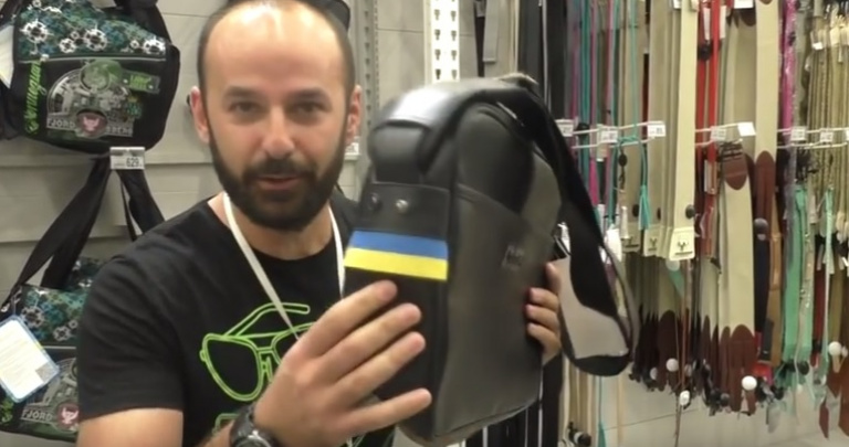 Сторонник «ДНР» устроил скандал из-за флага Украины на товаре в бывшем «Ашане»
