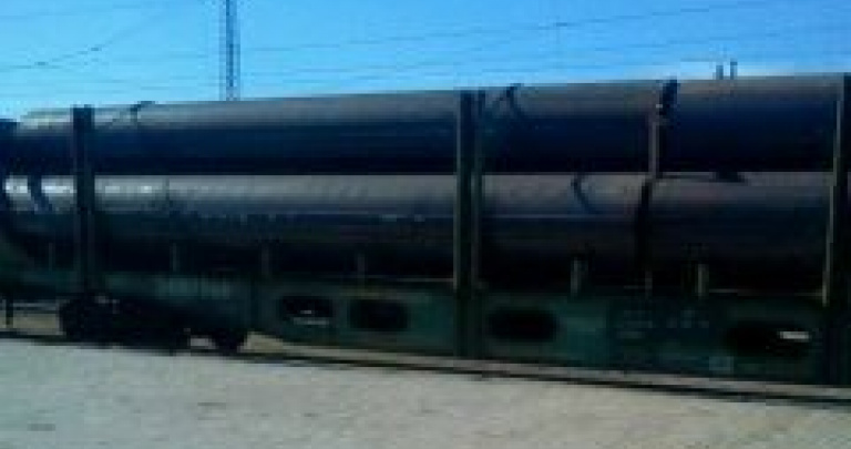 Пользователи социальных сетей опубликовали фото, на котором запечатлены железнодорожные составы с трубами якобы от ХТЗ.