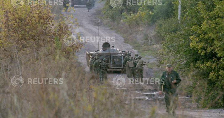 Боевики возвращаются на свои позиции в селе Петровское