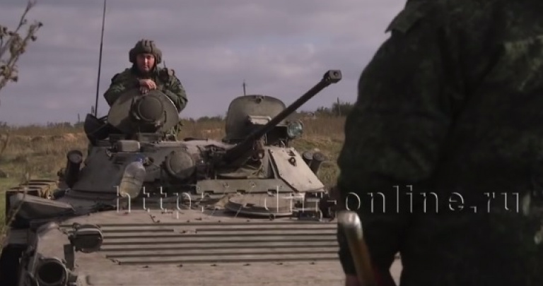 Источник фото: кадр из видеосюжета канала «ДНР», посвященного отведению оружия 3 октября.