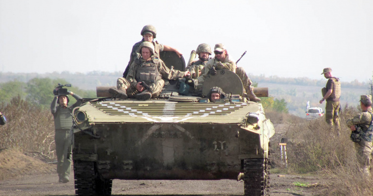 Украинская сторона и боевики сообщают об успешном отведении сил в Петровском