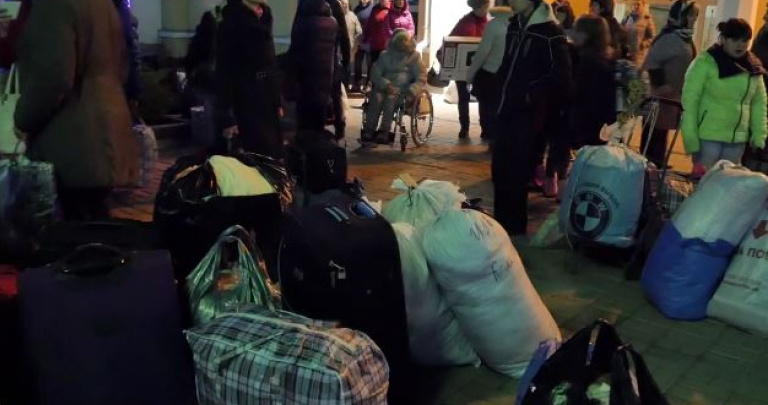 Переселенцы продолжают возвращаться из «Куяльника» в Донецкую область