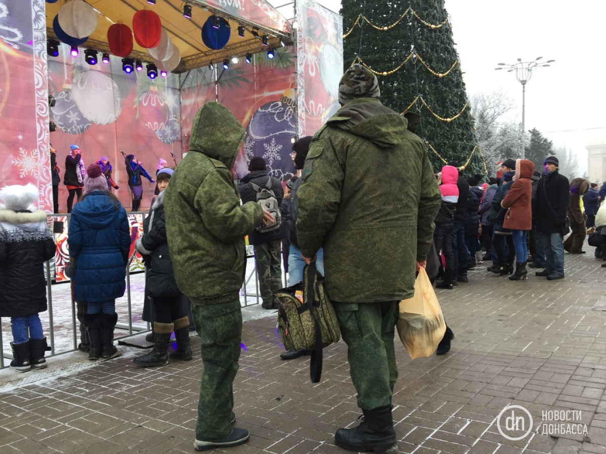 В Донецке открывают елку: центр оцеплен, дорога перекрыта