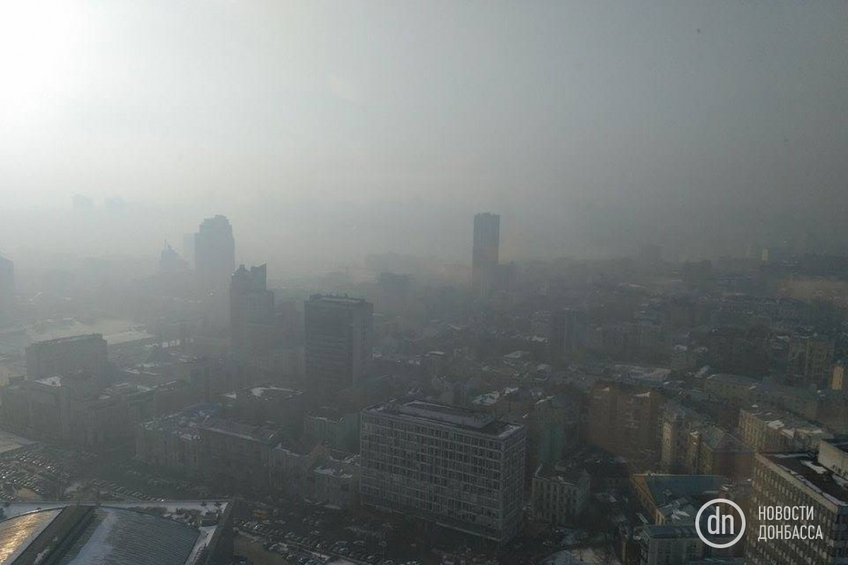 Киев по-прежнему окутан смогом