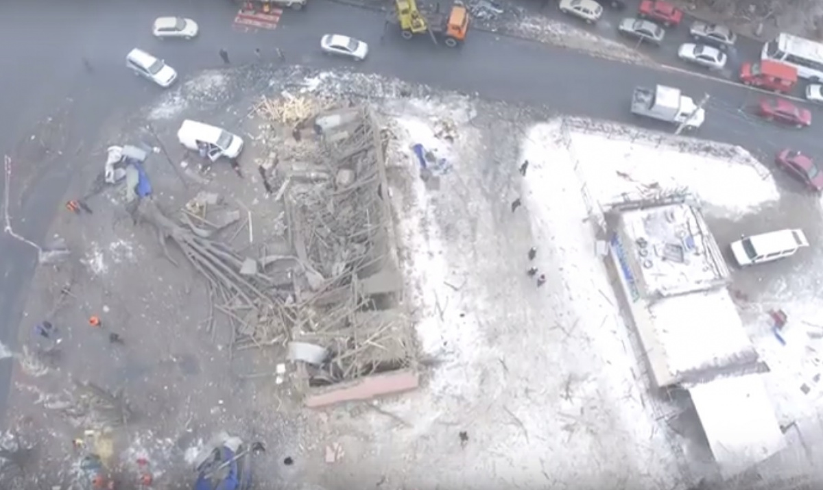 Появились видео разрушений на Мотеле в Донецке