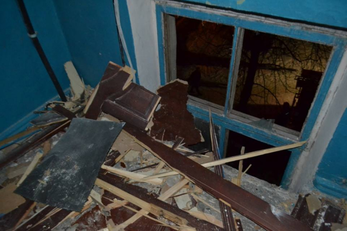 В Авдеевке из-за обстрела обрушились перекрытия многоэтажного дома и ранены двое мирных жителей