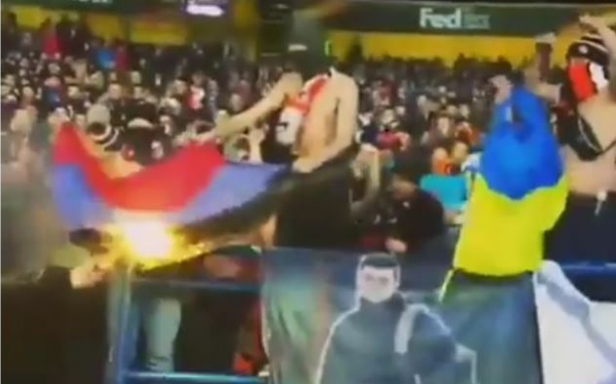 Ультрас «Шахтера» сожгли флаг «ДНР»