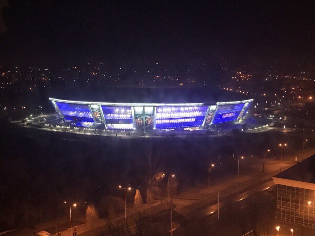 Зажженный свет на стадионе Ахметова Захарченко назвал «признаком победы»