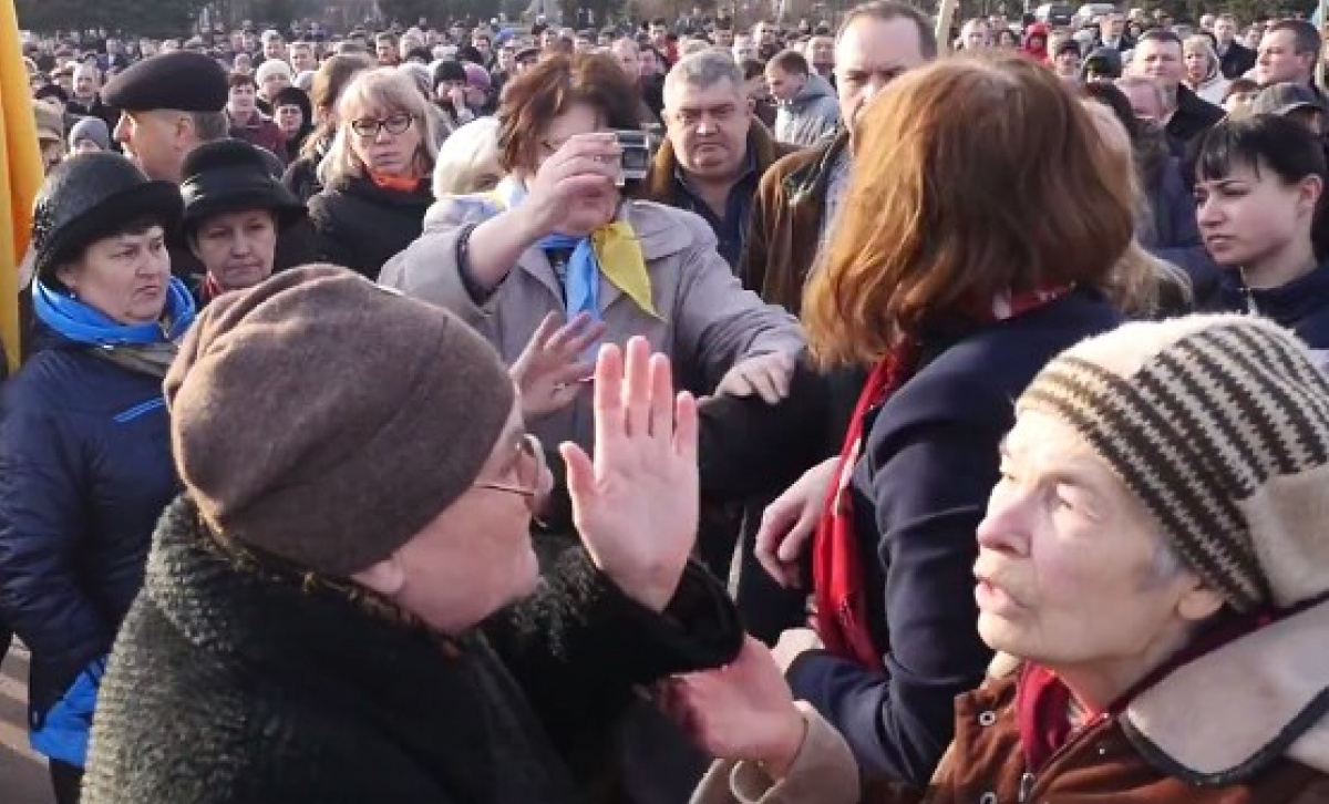 На митинге против блокады в Краматорске произошла потасовка