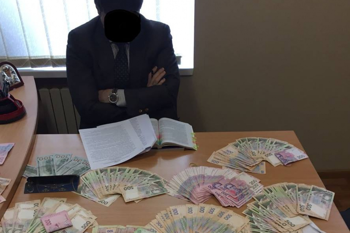 В Донецкой области задержаны прокурор и адвокат