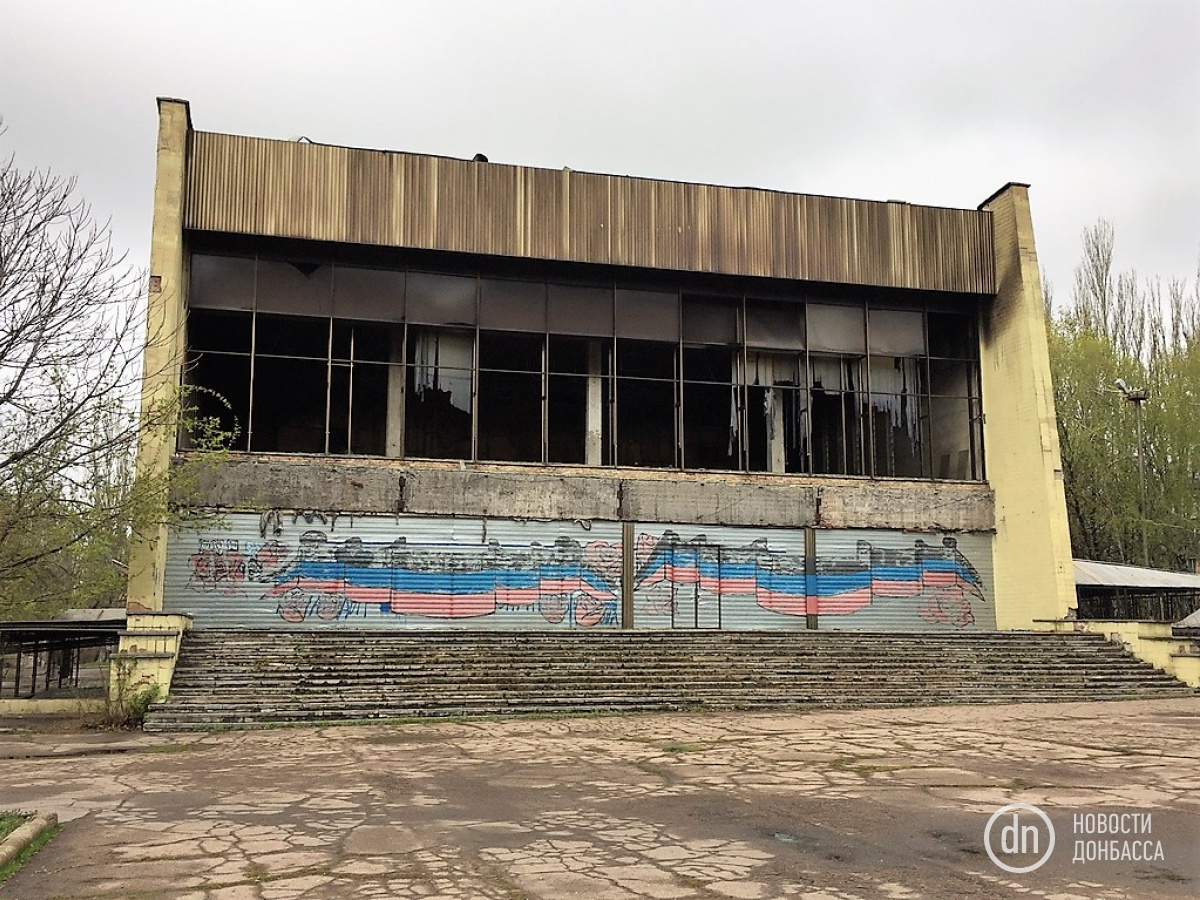 В Донецке сгорело здание бывшего кинотеатра «Донецк», есть погибший