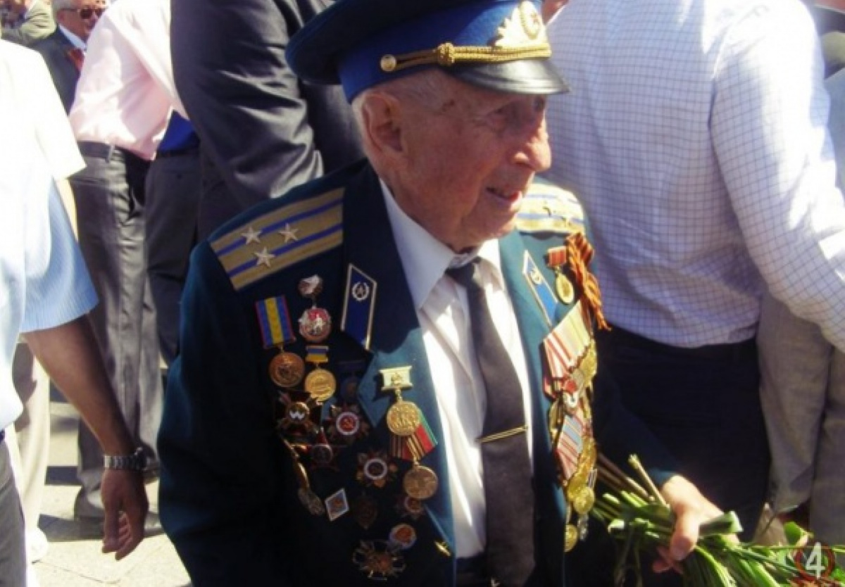 Борис Стекляр на параде ко Дню победы в Ровно