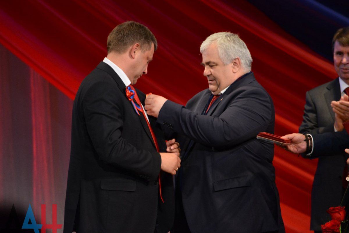 Захарченко получил советский орден от российских коммунистов 