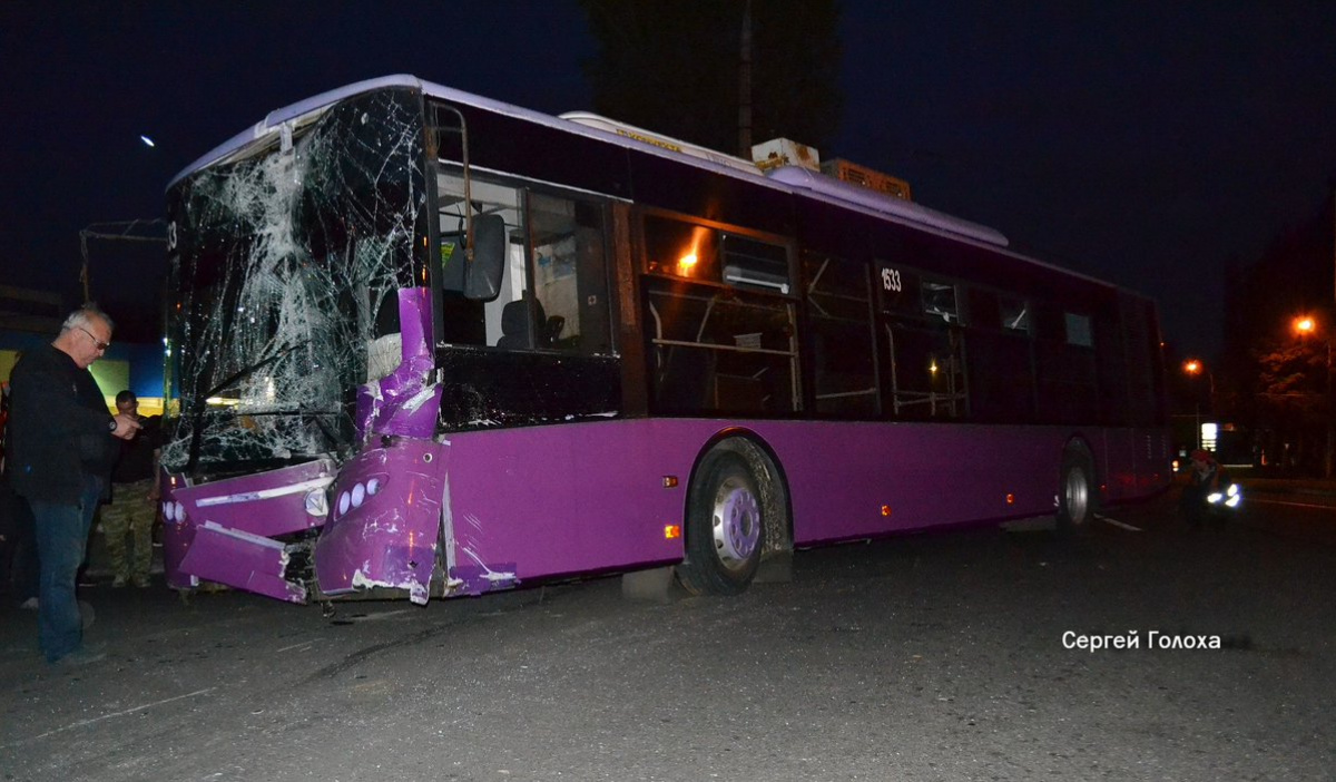 В Донецке троллейбус попал в ДТП