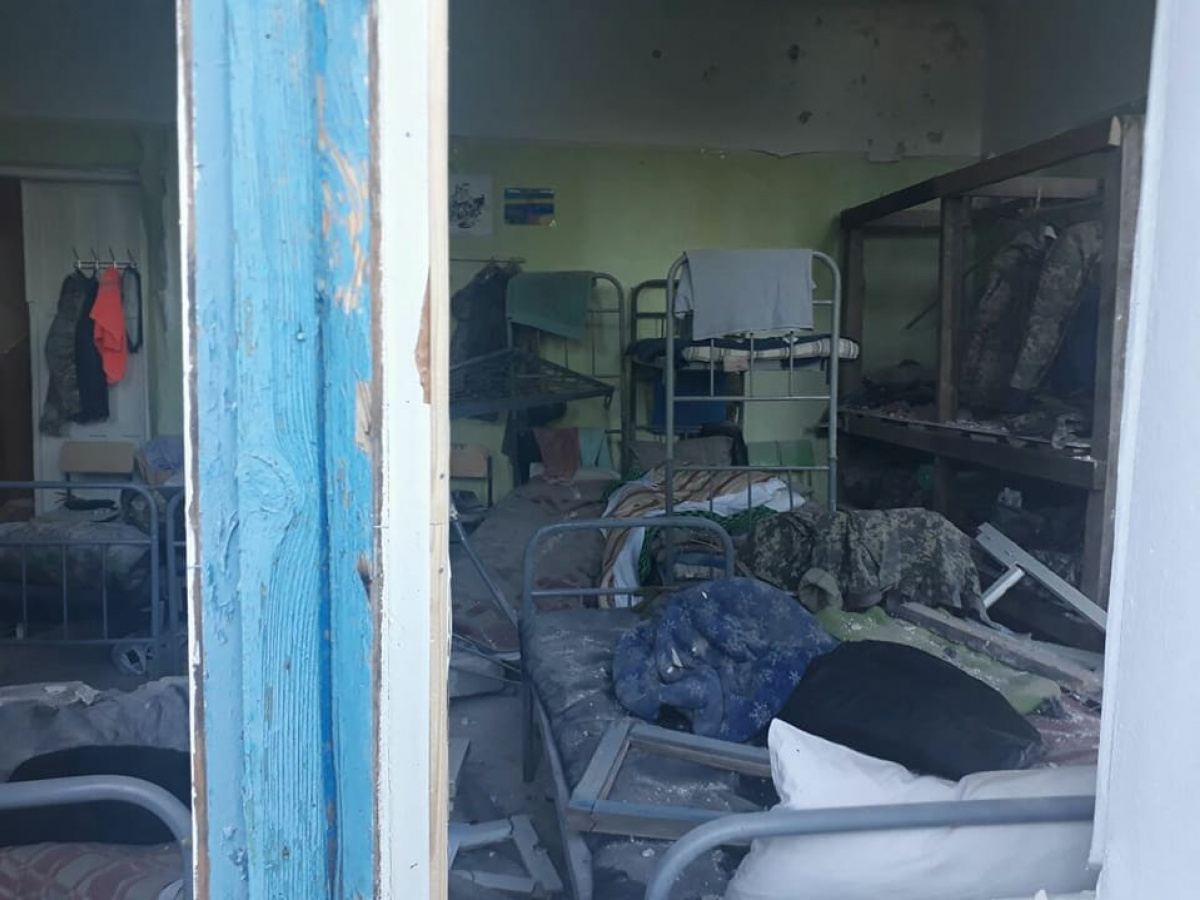 Украинские пограничники и военные попали под обстрел в Павлополе