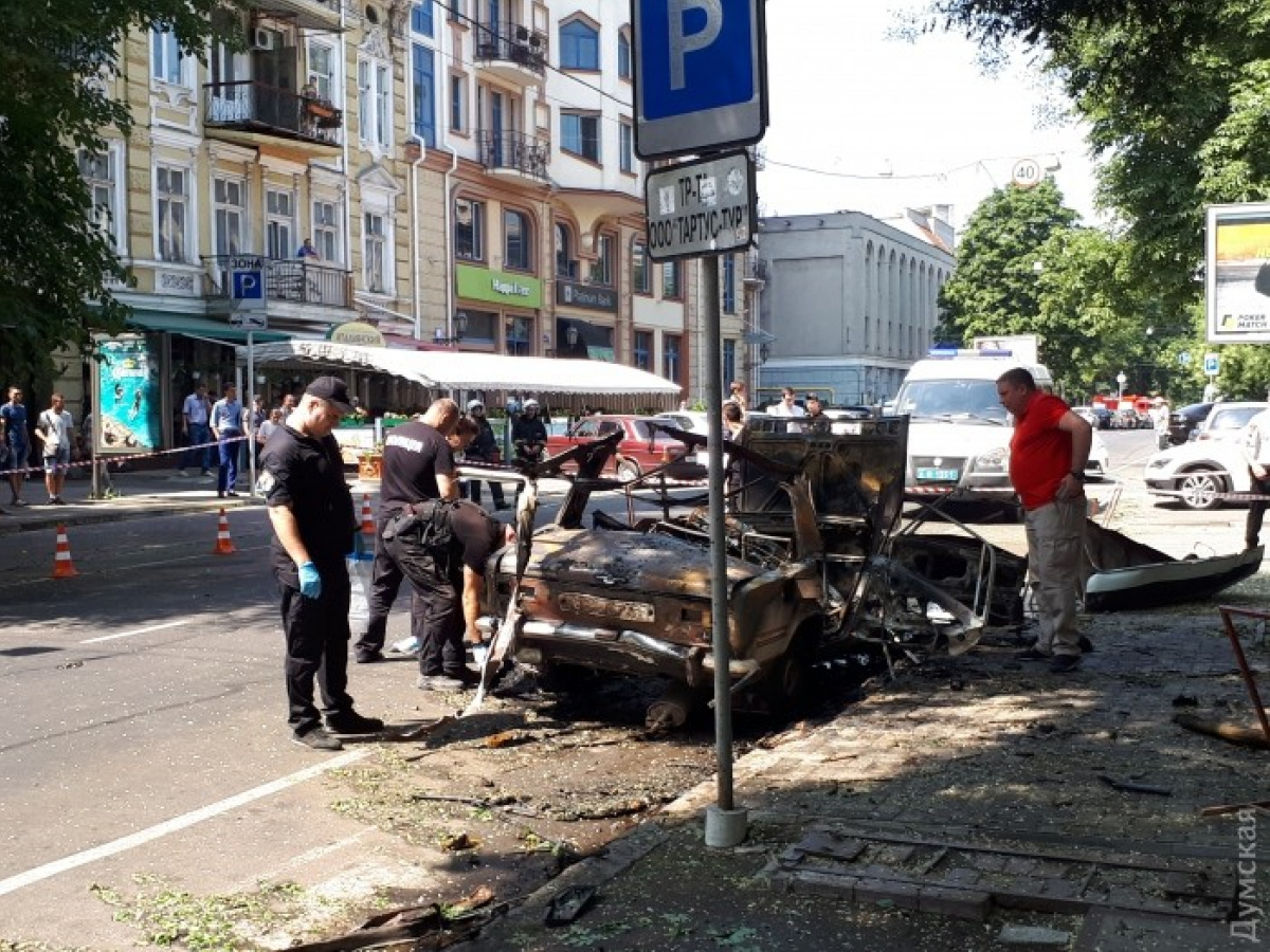 В центре Одессы взорвался автомобиль