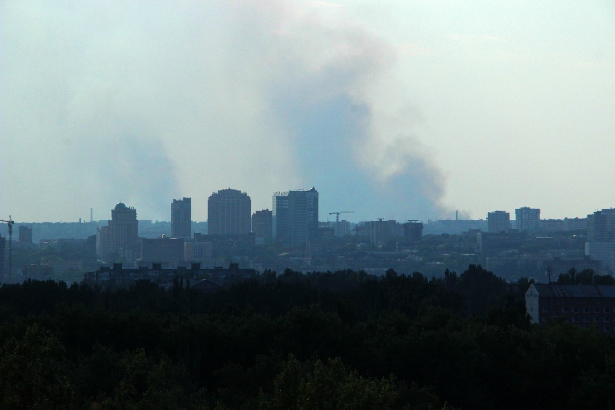 В соцсетях сообщили о пожаре в районе химзавода в Донецке