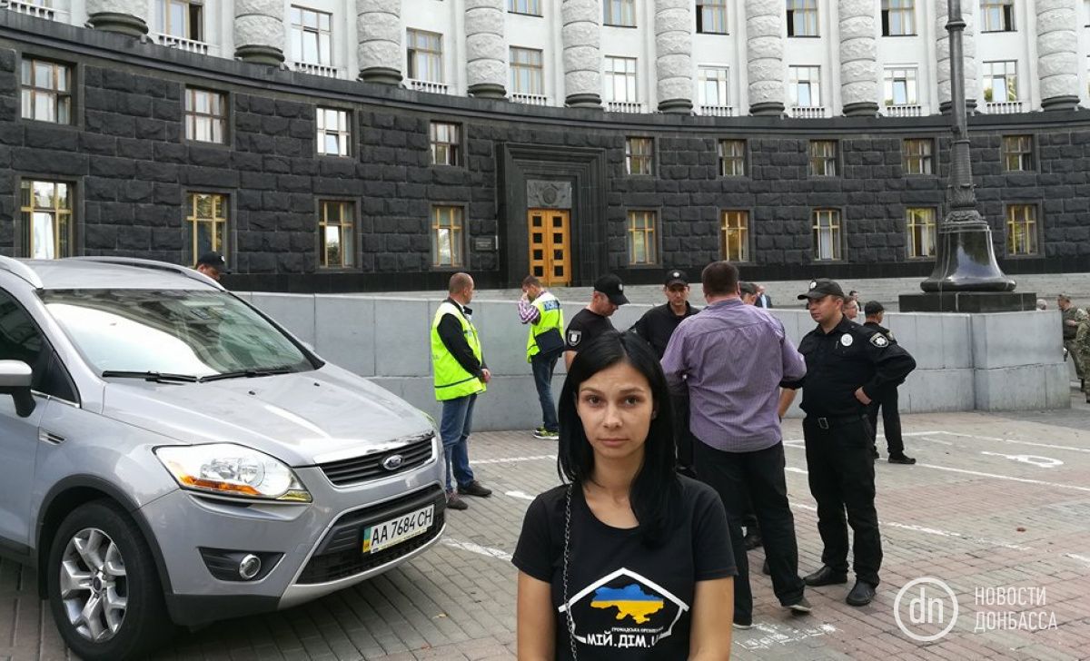 Переселенка из Донбасса объявила голодовку под Кабмином
