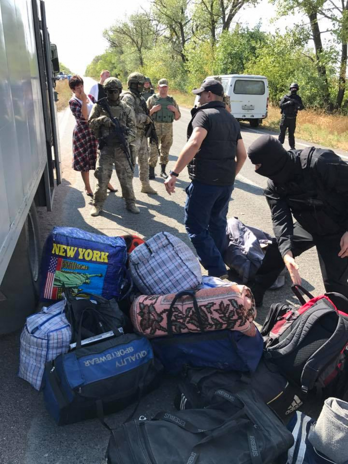 Омбудсмен забрала 19 человек с неподконтрольной территории Донецкой области