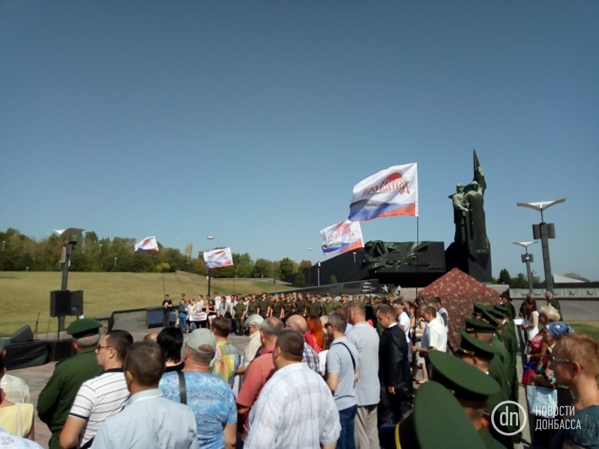 В Донецке школьников и курсантов вывели на митинг «За мир»