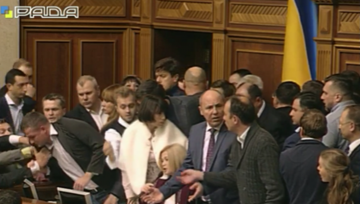 Депутаты заблокировали работу Рады из-за законопроектов о Донбассе
