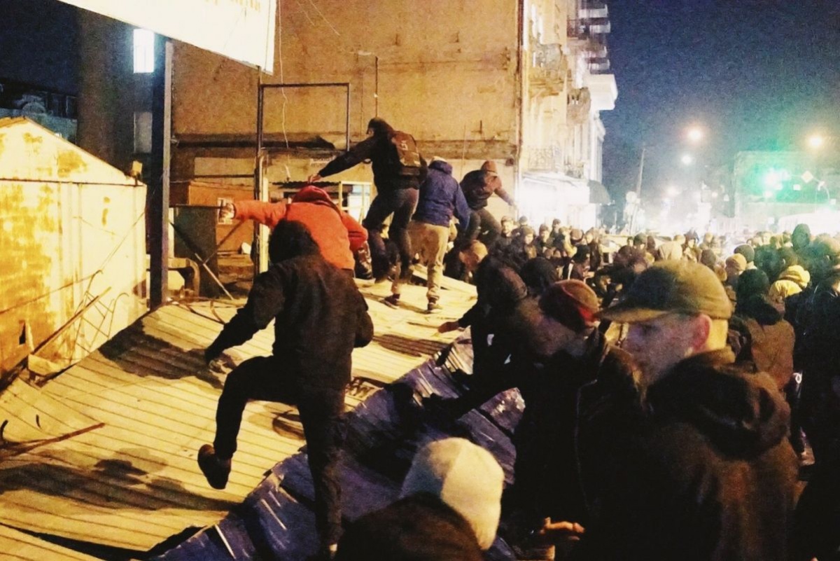 В Киеве «Нацкорпус» разгромил стройку на месте Сенного рынка