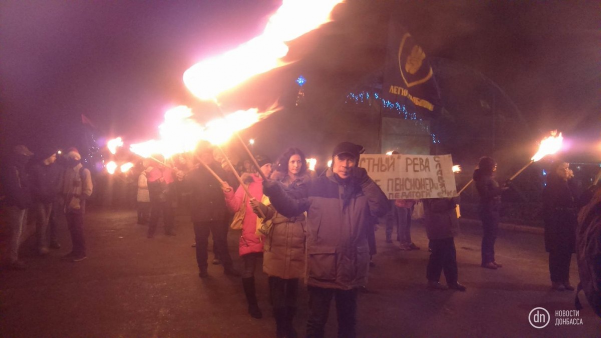 На Донетчине проходят марши в честь Бандеры. В Славянске – зажгли факелы