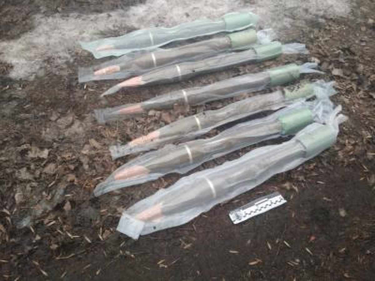 В Донецкой области нашли тайник с взрывчаткой российской маркировки