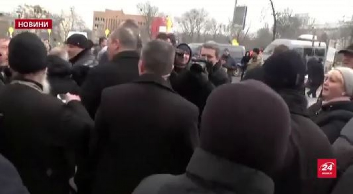 В Киеве сторонники Майдана встретили Гройсмана и Парубия криками «Ганьба»