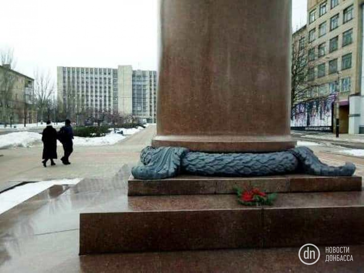 Фото дня: Памятник Шевченко в Донецке сегодня
