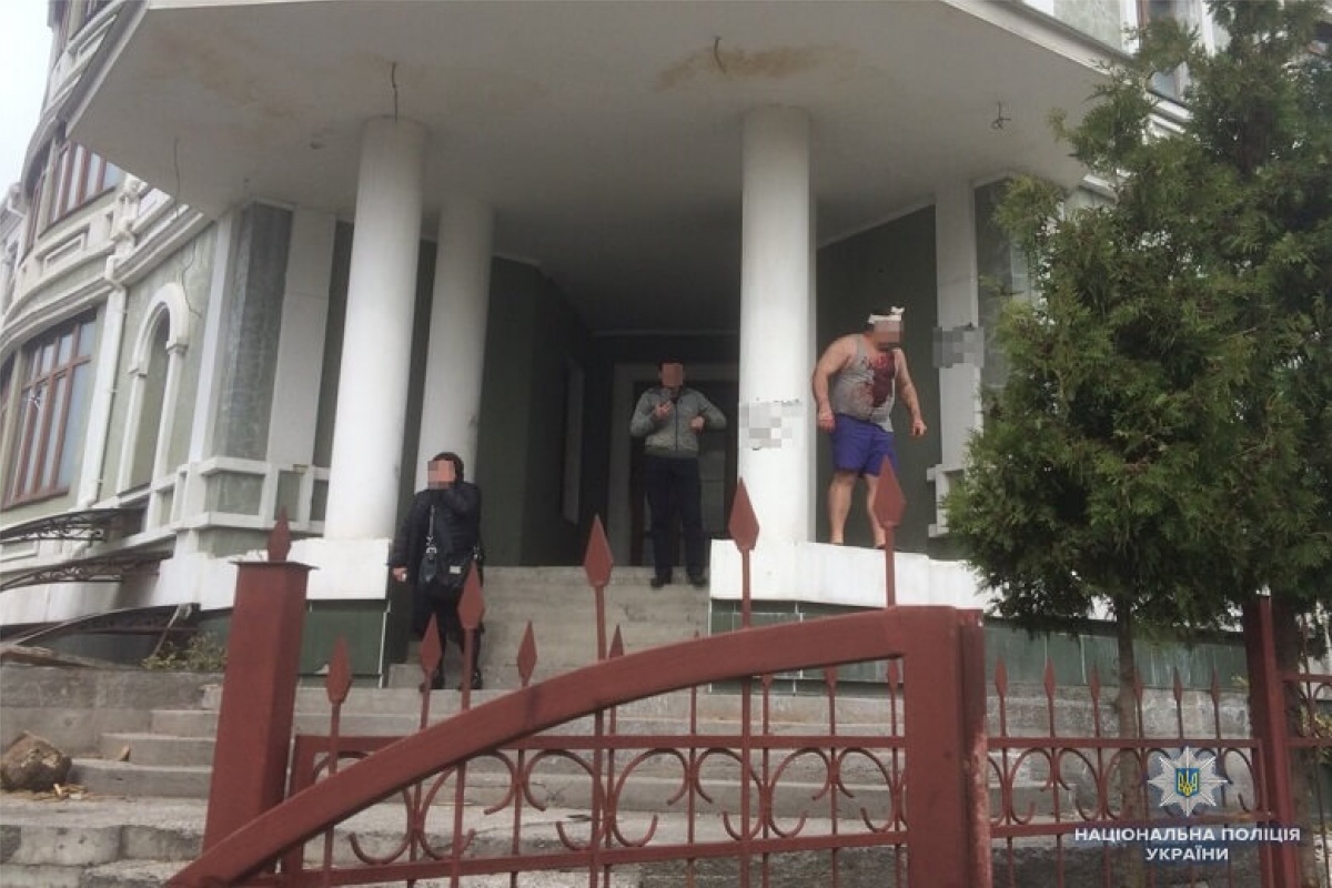 В Киеве из-за дома, где живут переселенцы и бойцы АТО, произошла стрельба