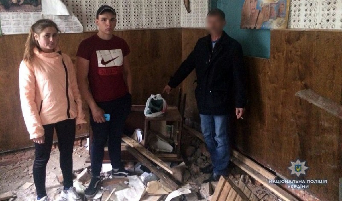 В Авдеевке школьники помогли полиции найти боеприпасы