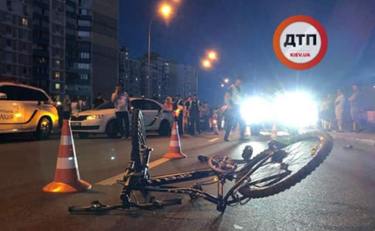 СМИ: Автомобиль из кортежа Порошенко сбил подростка 