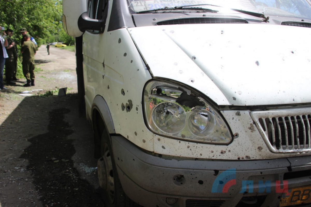 Стороны обвинили друг друга в ранении пассажиров автобуса в Луганской области