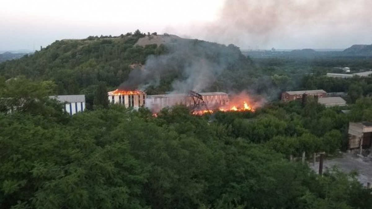В Донецке возник пожар на территории шахты