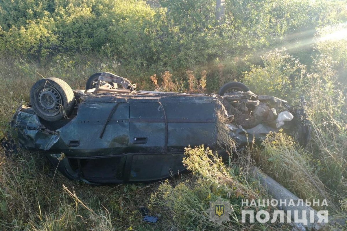 На Луганщине молодежь попала в автокатастрофу, погибла девушка