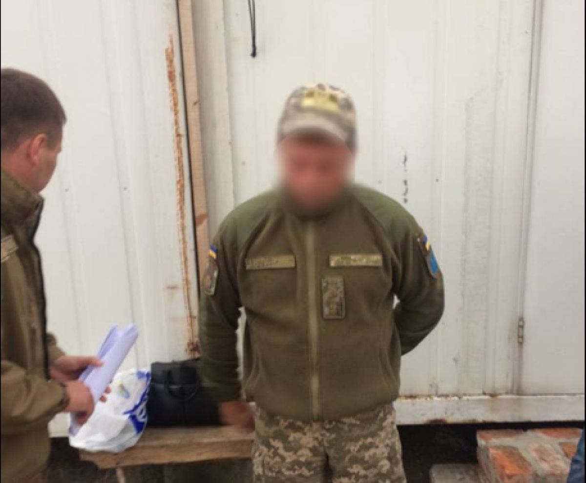 В Луганской области во время получения взятки задержан военный 