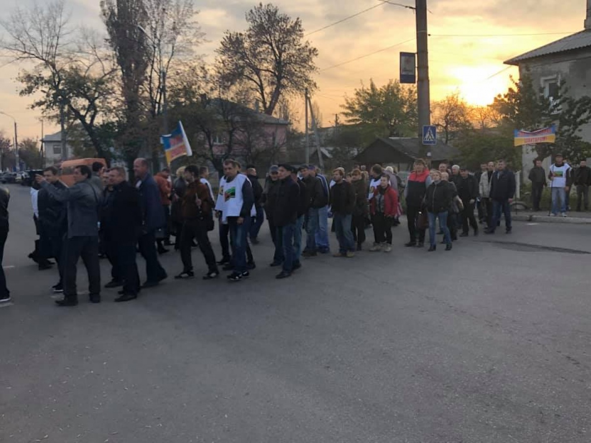 Протестующие шахтеры перекрыли в Лисичанске дорогу