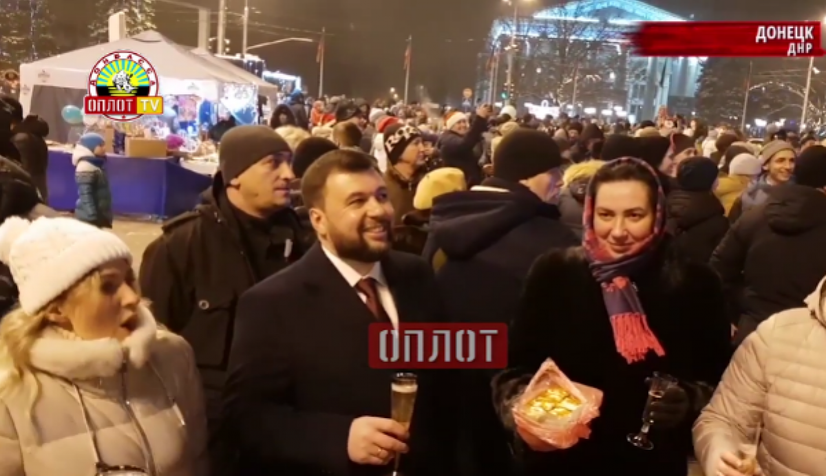 Пушилин встретил Новый год на площади в кругу охраны