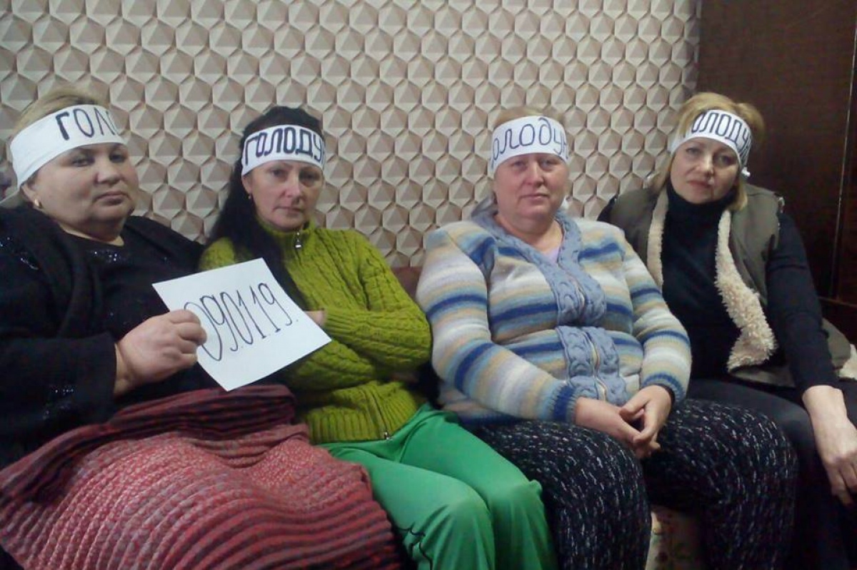 Работницы шахты на Донетчине неделю голодают в знак протеста. Одной стало плохо